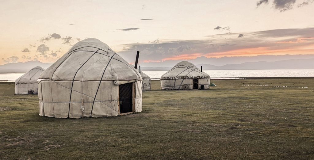 Camp de yourtes au lac Song Kul
