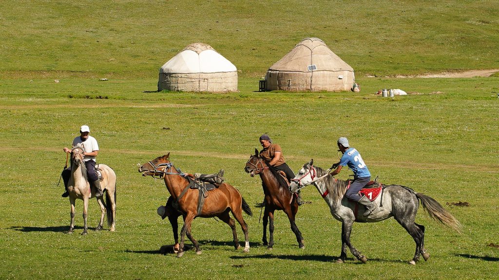 Partie de kok-boru au lac Song Kul