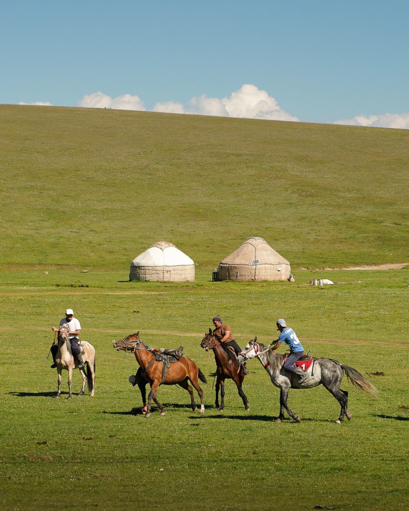 Partie de kok-boru au lac Song Kul